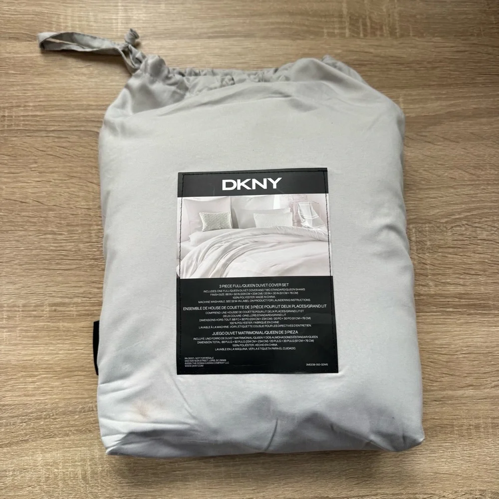 New DKNY Full/Queen Duvet Cover and Sham Set Soft Comfort Light Gray